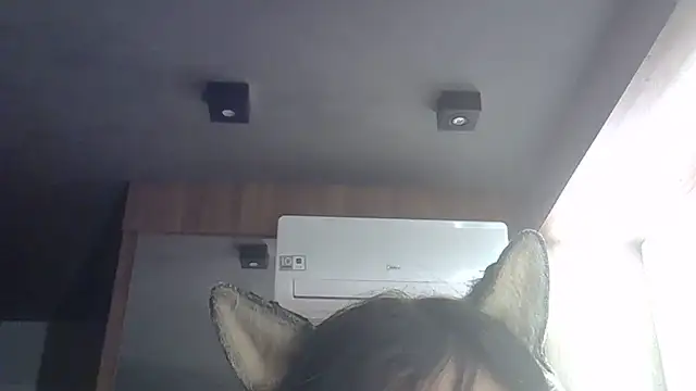 SkinnyKitten live cam on StripChat