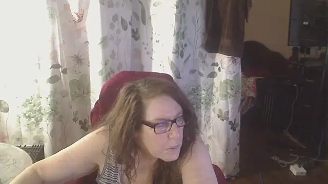 Ireallysquirt live cam on StripChat
