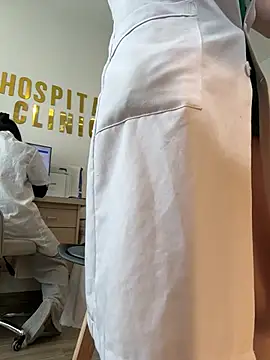 secretly_masturbating live cam on StripChat