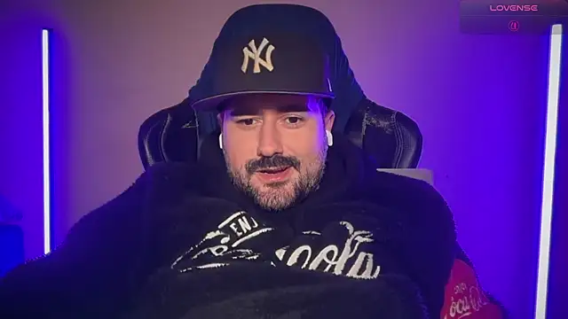 dominanttheo (Ask my age) - im horny