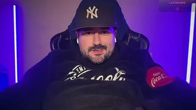 DominantTheo webcam