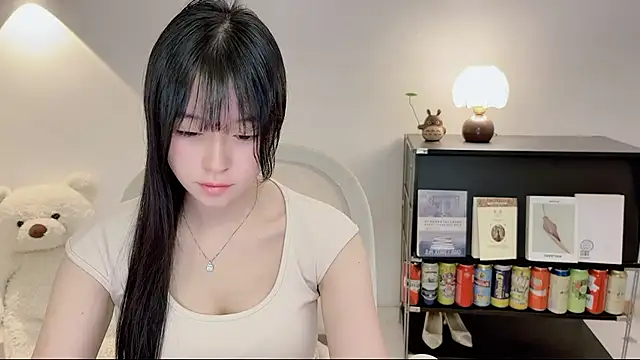 Onechestnut live cam on StripChat