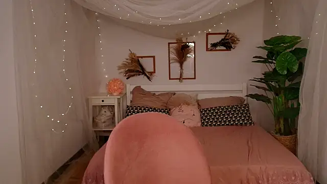 CherryCl0ud live cam on StripChat