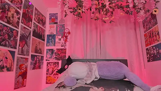 MissCurvyTop webcam