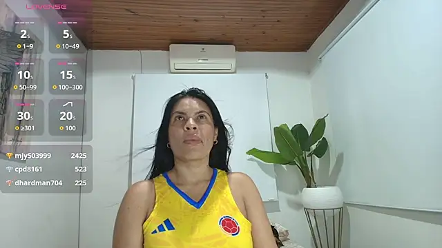 perla_hot4u webcam