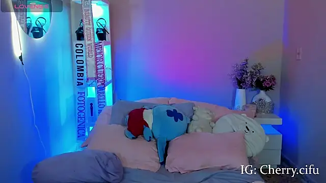 CherrySeraphine1 webcam