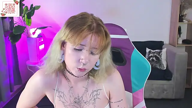 Elira_Vane webcam