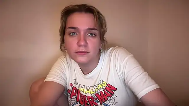 NeedyNida webcam