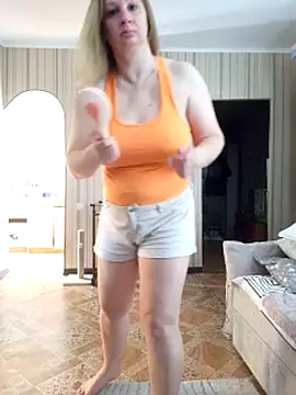 BustyBlond webcam