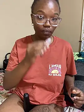 YummyMelanin117 webcam