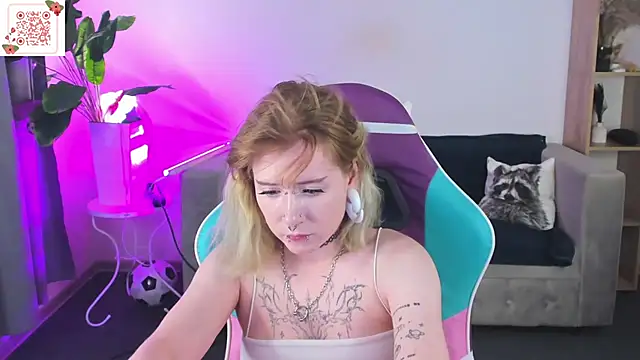 Elira_Vane webcam