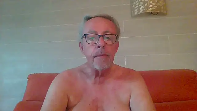 tuggy59 (M grandpa) - CLOSE CAM MASURBATING