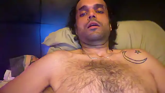 icebergslim281 live cam on StripChat