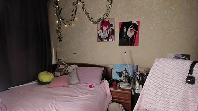 Love_is_Lola webcam