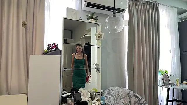 selena_favn webcam