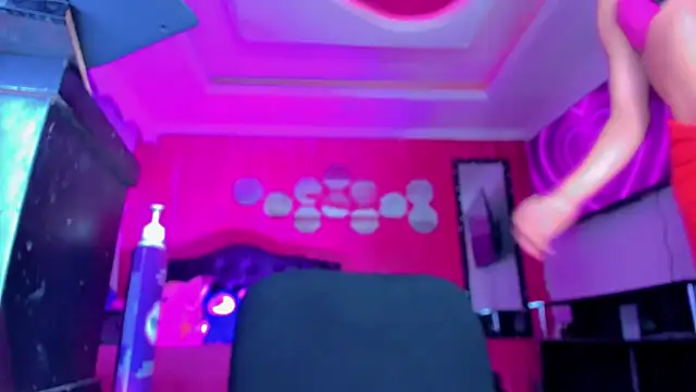 Modèle: TiffanyMackensyy