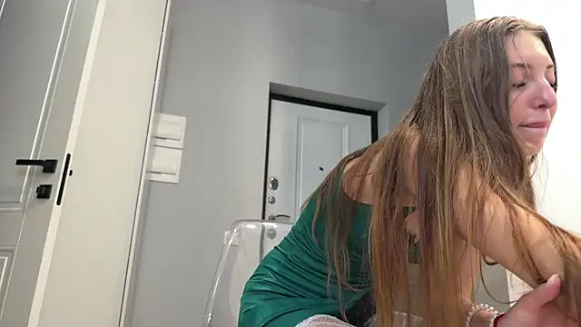 selena_favn webcam