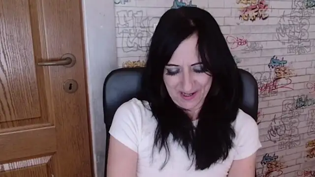 DebraMilf webcam