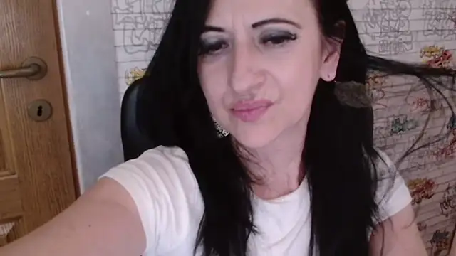 DebraMilf webcam