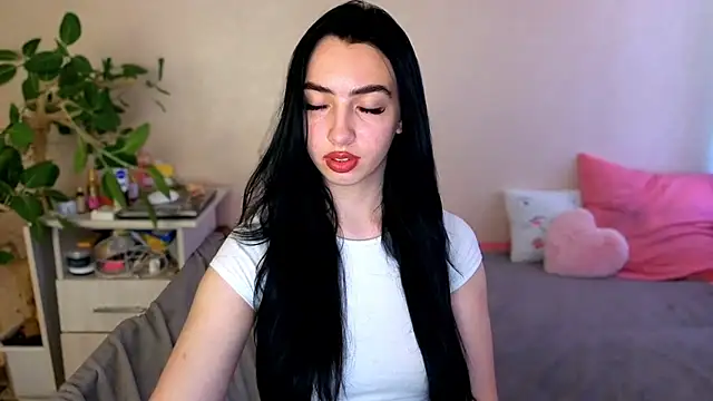 WildKittenX_ live cam on StripChat