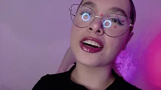 Haelycute live cam on StripChat