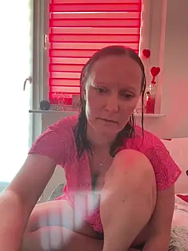 LindaLee90 live cam on StripChat