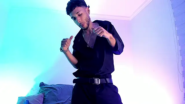Thiagoferreti live cam on StripChat