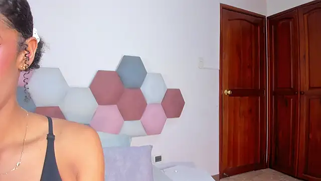 emmaclarckk - EmmaClarckk's free webcam - UK Sex Cams