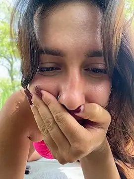 Watch AleksandraRich live on EroticFlix - High definition streams
