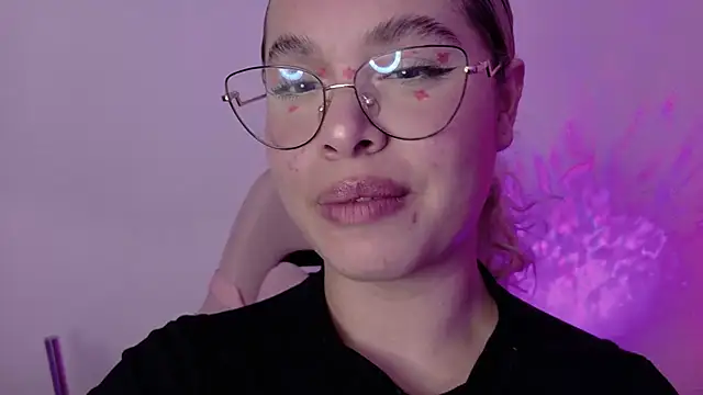 Haelycute live cam on StripChat