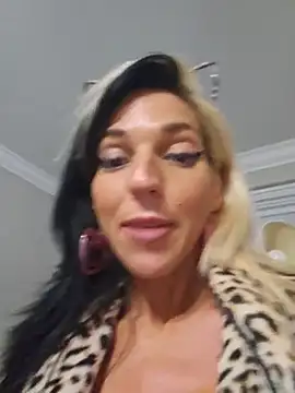 Watch lil_jiggly live on EroticFlix - High definition streams