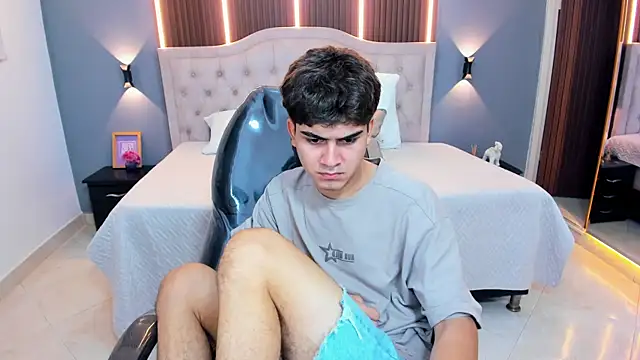 Tommy18__ live cam on StripChat