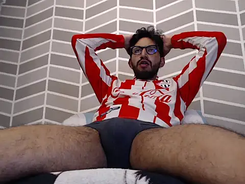 thomass1018 live cam on StripChat