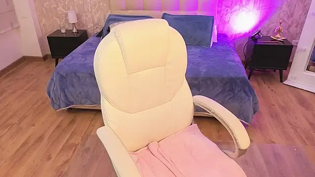 mia_bloom2
