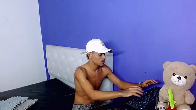 Angel_foxc13 webcam