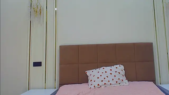 lalisabrown live cam on StripChat