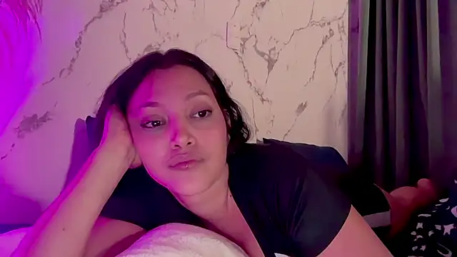 MarcellaGriffin live cam on StripChat