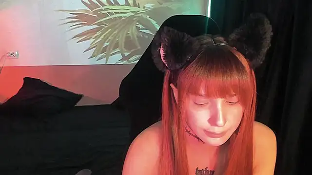 MilaAsh webcam