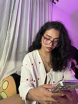 Samantha_Bernardo webcam