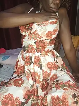 NicRaisaa webcam