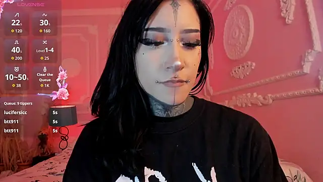 Kat_VonDe live cam on StripChat
