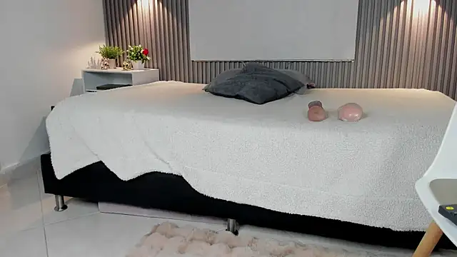 Zafiiraa live cam on StripChat