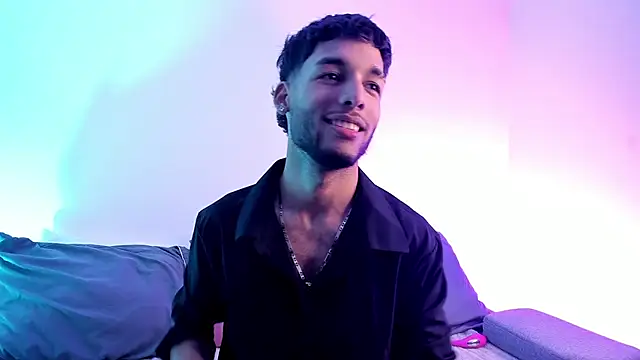 Thiagoferreti live cam on StripChat