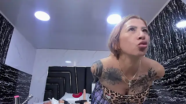 Ladyy_Scarlett webcam