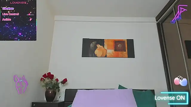 GoldenLunaa webcam