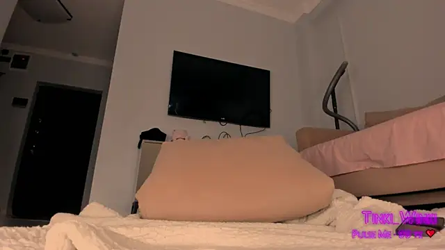 Watch ban_suh live on EroticFlix - High definition streams