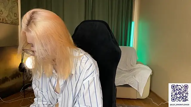 Watch Lill_Lily live on EroticFlix - High definition streams