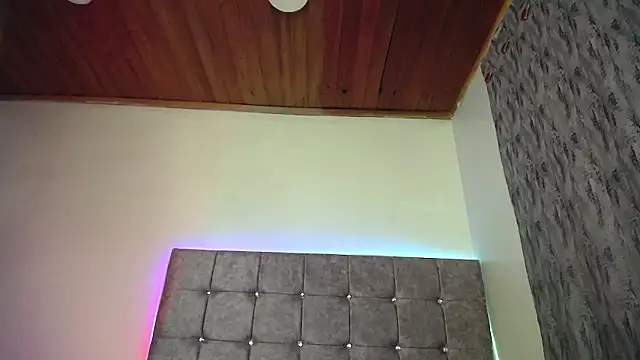 Watch zira_lux live on EroticFlix - High definition streams