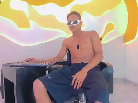Watch RafaelVander live on EroticFlix - High definition streams