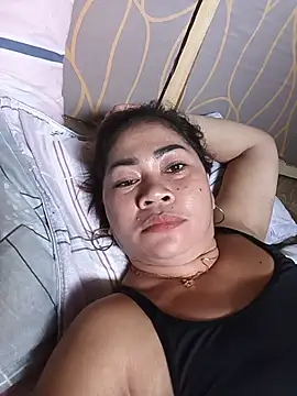 Watch SweetChubbyMommy_02 live on EroticFlix - High definition streams